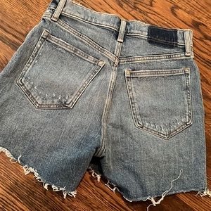 Abercrombie & Fitch 4” Mom Short High Rise size 24/00
